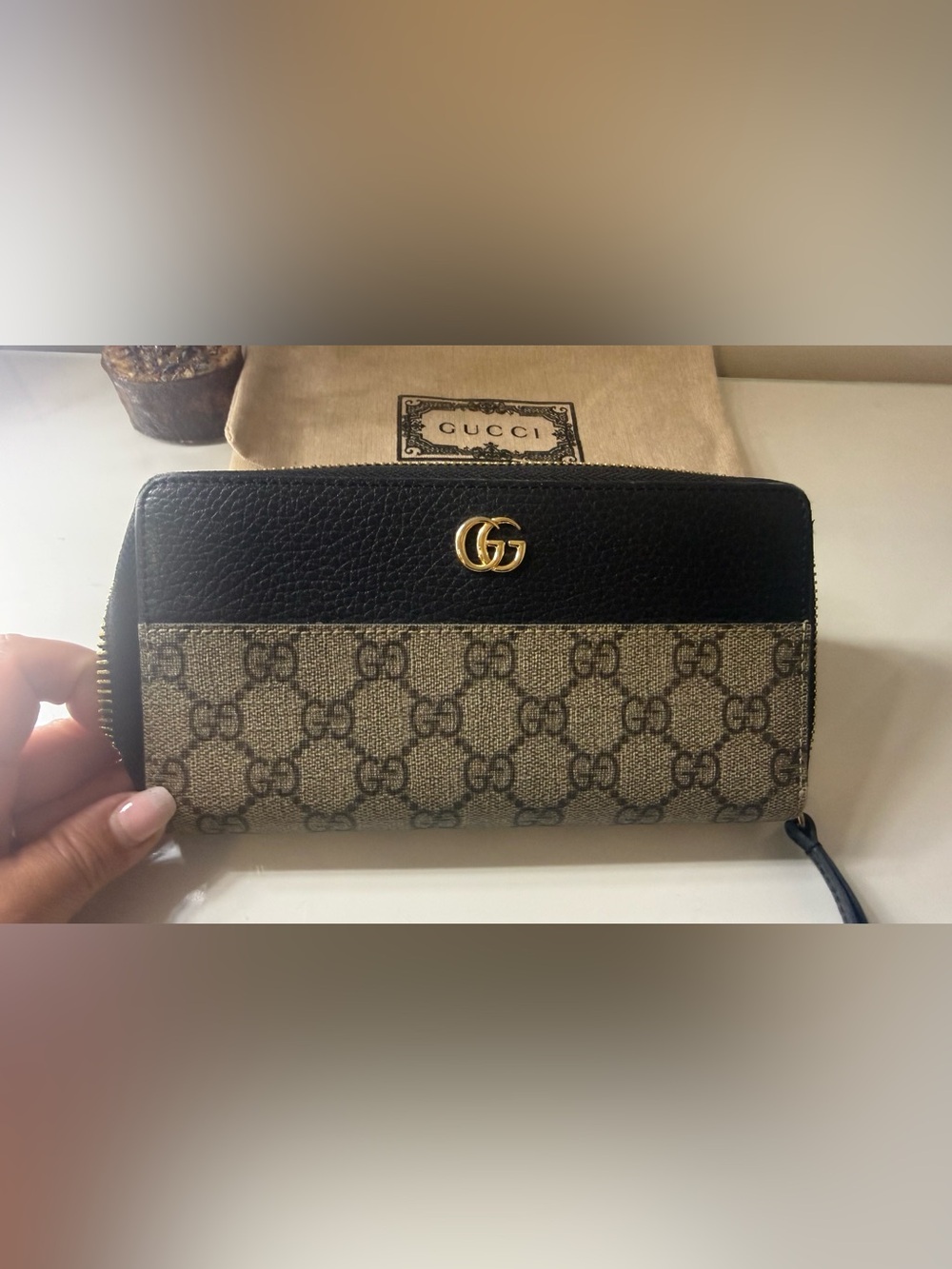 Gucci Beige GG Monogram Wallet with Black Leather Trim - Picture 4 of 7